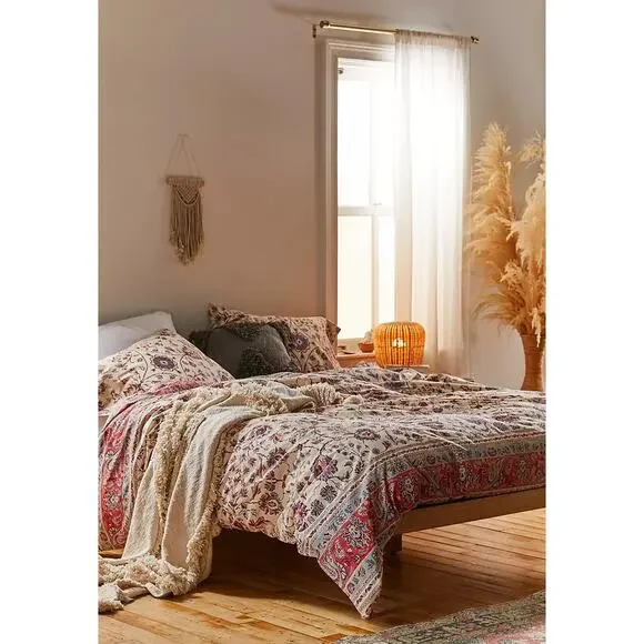 Urban Outfitters Mazakeen Rug Print Duvet + Shams - Queen - Picture 3 of 7